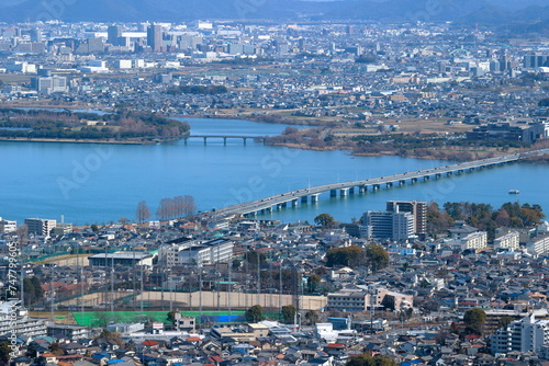 琵琶湖にかかる近江大橋