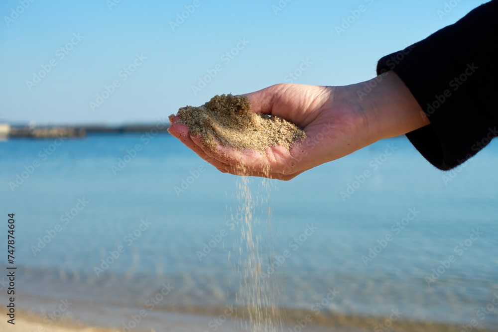 手からこぼれ落ちる砂