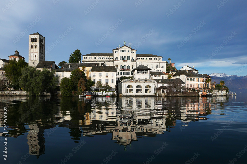 Fototapeta premium orta lake italy