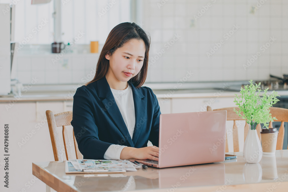 働く女性営業マン working female salesman 働く女性営業マン working female salesman