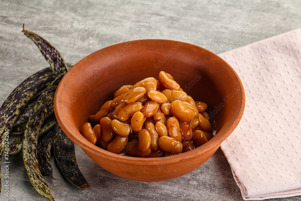Canned white bean in tomato sauce Canned white bean in tomato sauce