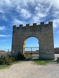 Portail médiéval de l'île de Maguelone, Occitanie