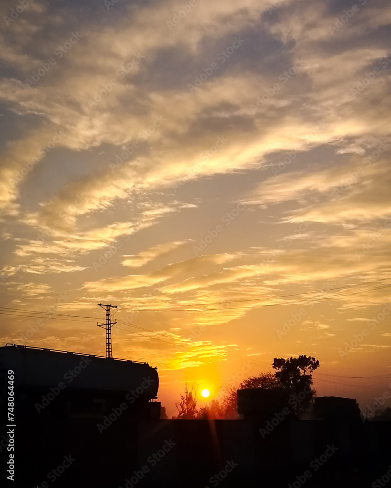 Naklejka premium sunset over the city