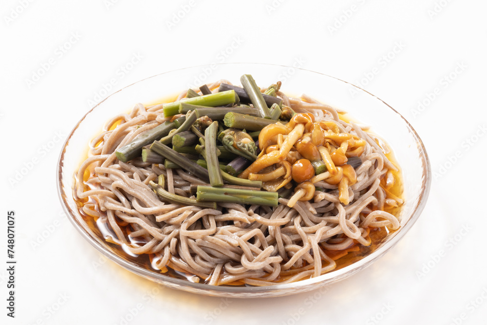 冷やし 山菜なめこ蕎麦 冷やし 山菜なめこ蕎麦