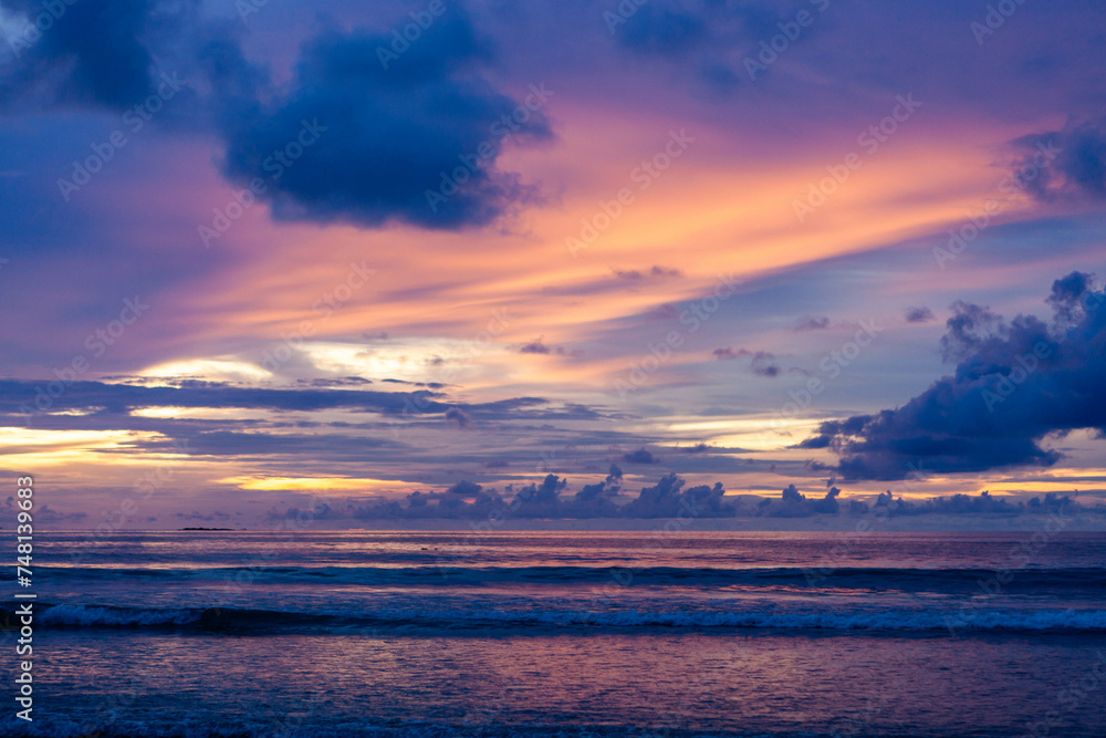 Naklejka premium Andaman Sea sunset. Colorful sky and ocean waves create a breathtaking view.