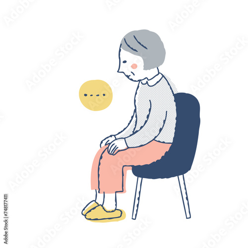 ぼーっとして椅子に座っているシニア女性