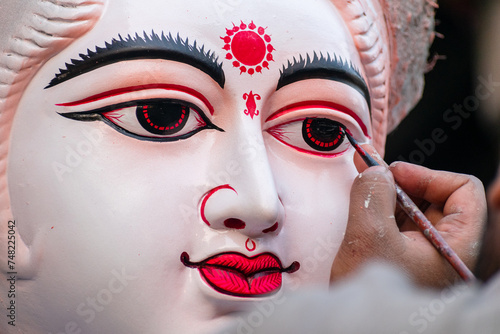 Fototapeta Naklejka Na Ścianę i Meble -  Painting the eyes of hindu goddess Saraswati idol from kumartuli	