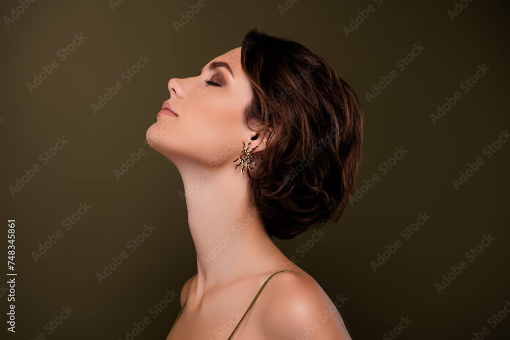 Photo of classy gorgeous lady girlfriend raise head up closing smoky eyes isolated over green background Photo of classy gorgeous lady girlfriend raise head up closing smoky eyes isolated over green background