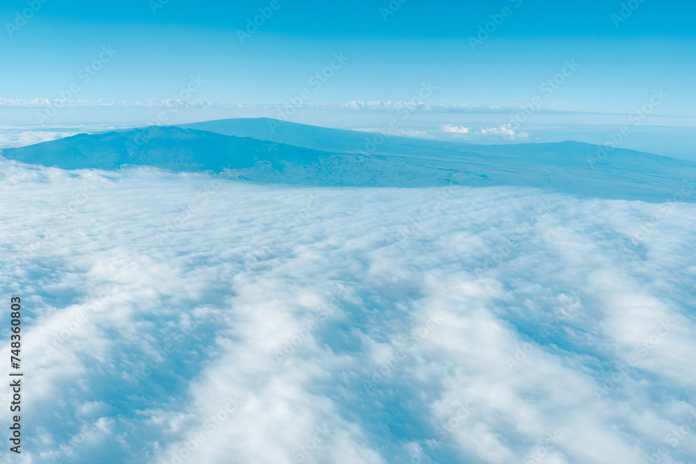 Fototapeta premium Aerial photography of Honolulu to Hilo from the plane. From left to right: Mauna Kea, Mauna Loa, and Hualalai. Hawaii island
