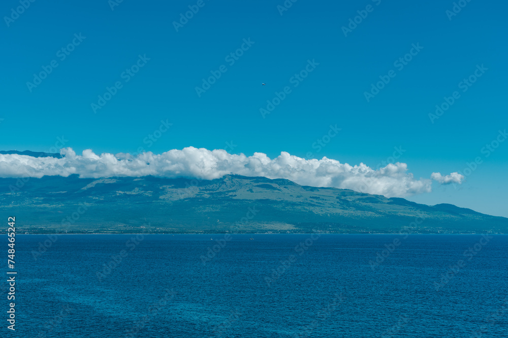 Obraz premium Papawai Scenic Lookout. Honoapiilani Highway, Wesrt Maui, Hawaii. Haleakalā , or the East Maui Volcano, is a massive, active shield volcano that forms more than 75% of the Hawaiian Island of Maui. 