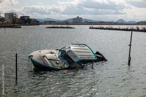 boats on the lake © Shoichiro Oka