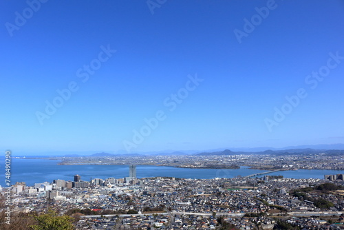 池の内展望地からの大津市街地と琵琶湖越しに見える草津市、守山市方面の眺め