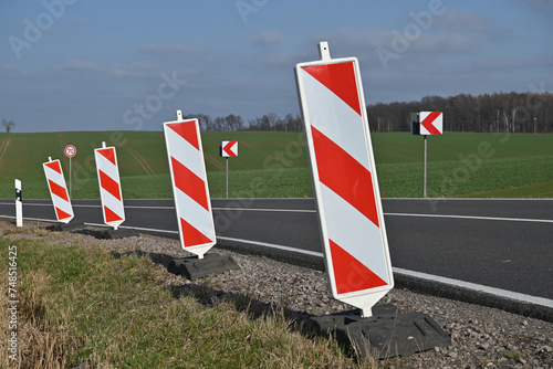 Warnbaken, Absicherung beschädigtes Bankett einer Strasse