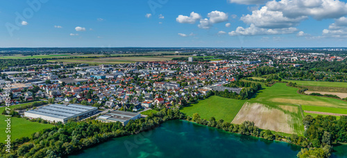 Panoramablick über den Lautersee auf den Augsburger Stadtteil Haunstetten 