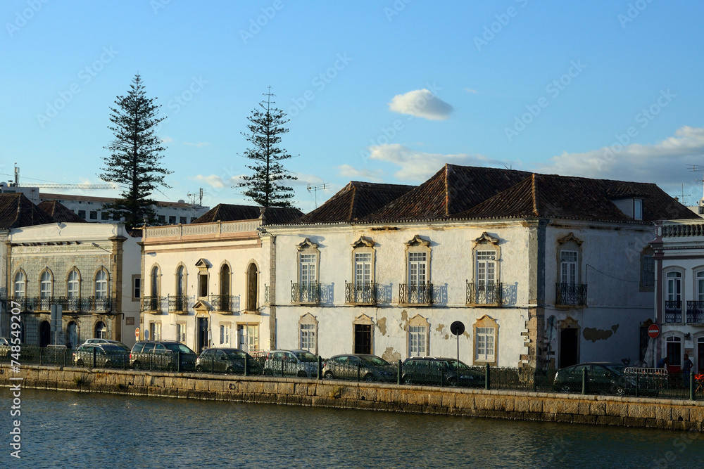 Rio Gilao al atardecer en Tavira, Algarve, Portugal