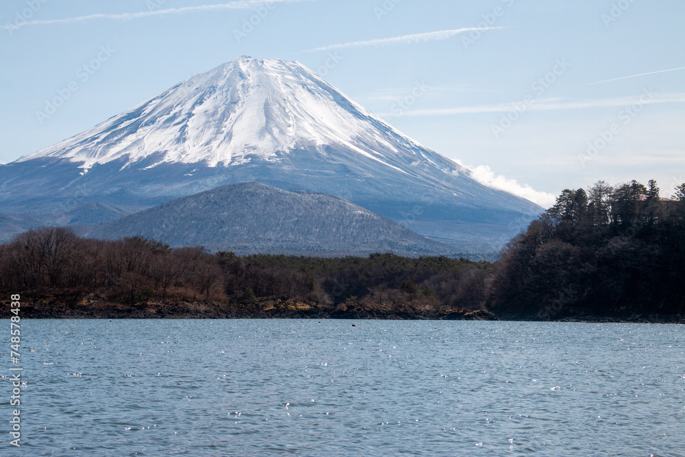 精進湖から見た富士山
