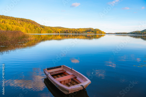 Fototapeta Naklejka Na Ścianę i Meble -  boat on the lake with autumn colors