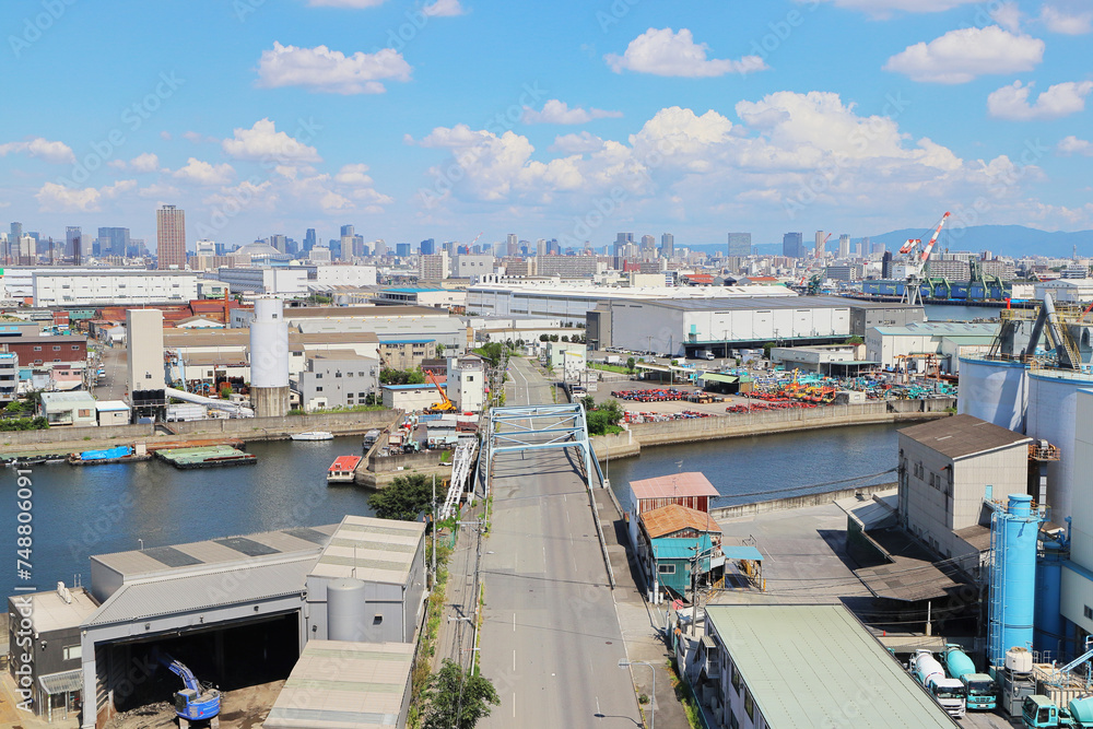 天保山運河と大阪の街並み