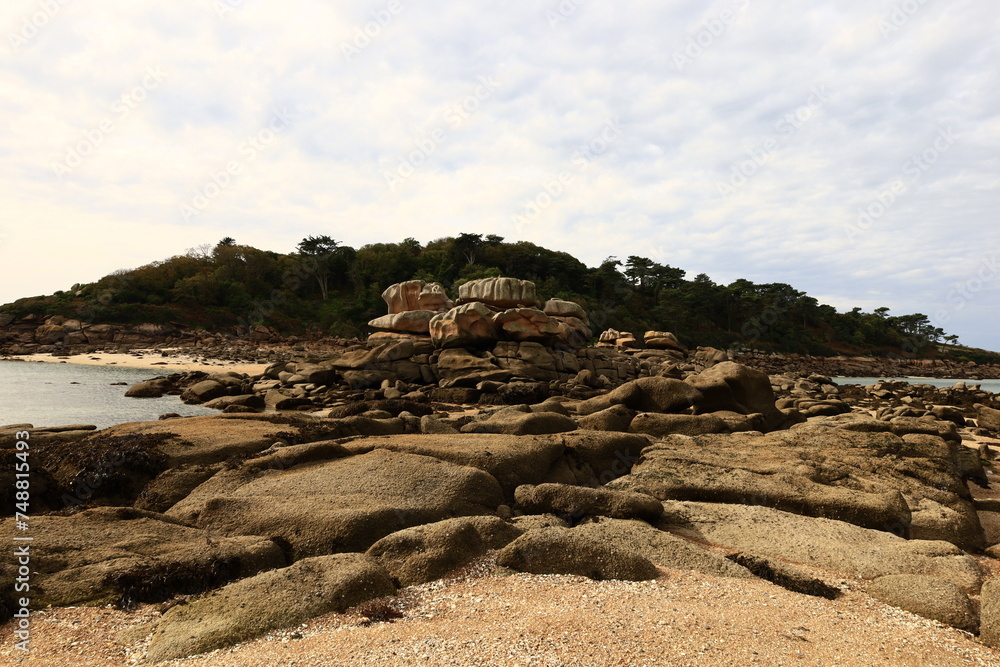 Île Milliau is an island on the coast of Brittany in the commune of Trébeurden