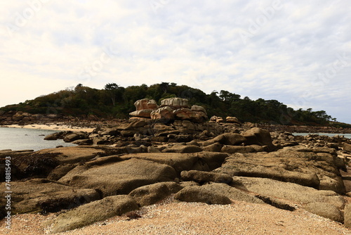 Île Milliau is an island on the coast of Brittany in the commune of Trébeurden