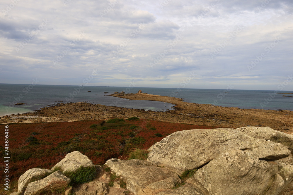 Île-Grande is an island on the north coast of Brittany in the commune of Pleumeur-Bodou , Côtes-d'Armor