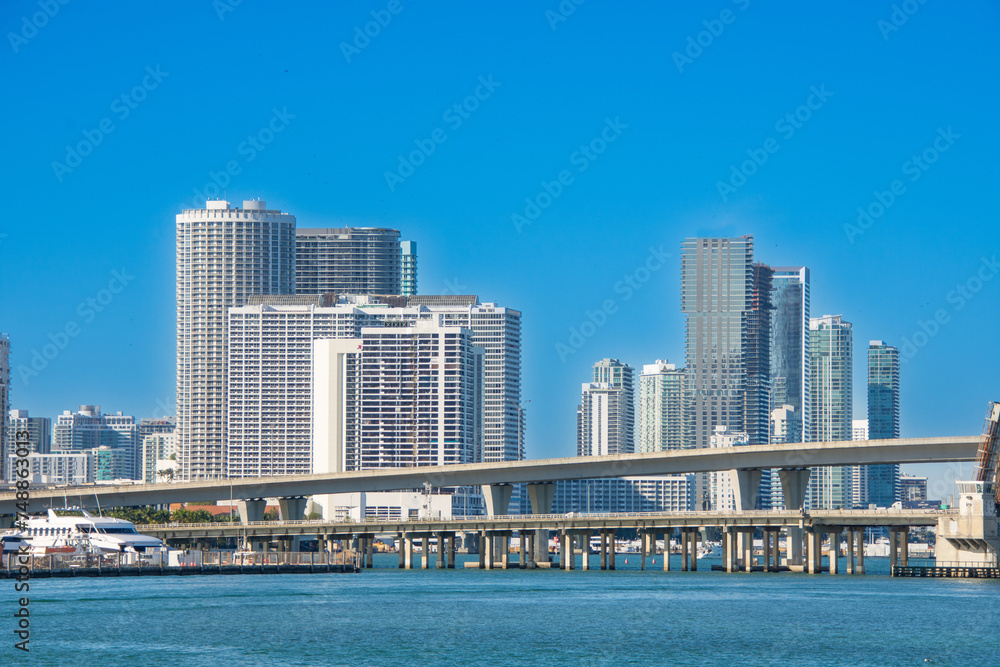 Fototapeta premium Architecture of the city of Miami view from the south channel