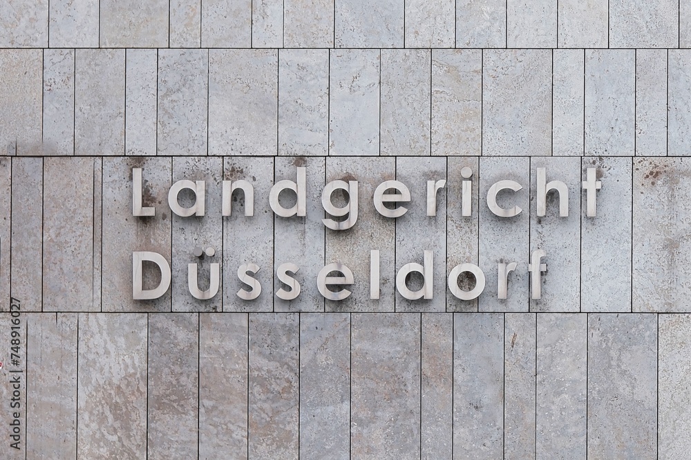 Schriftzug am Gebäude Landgericht Düsseldorf Schriftzug am Gebäude Landgericht Düsseldorf