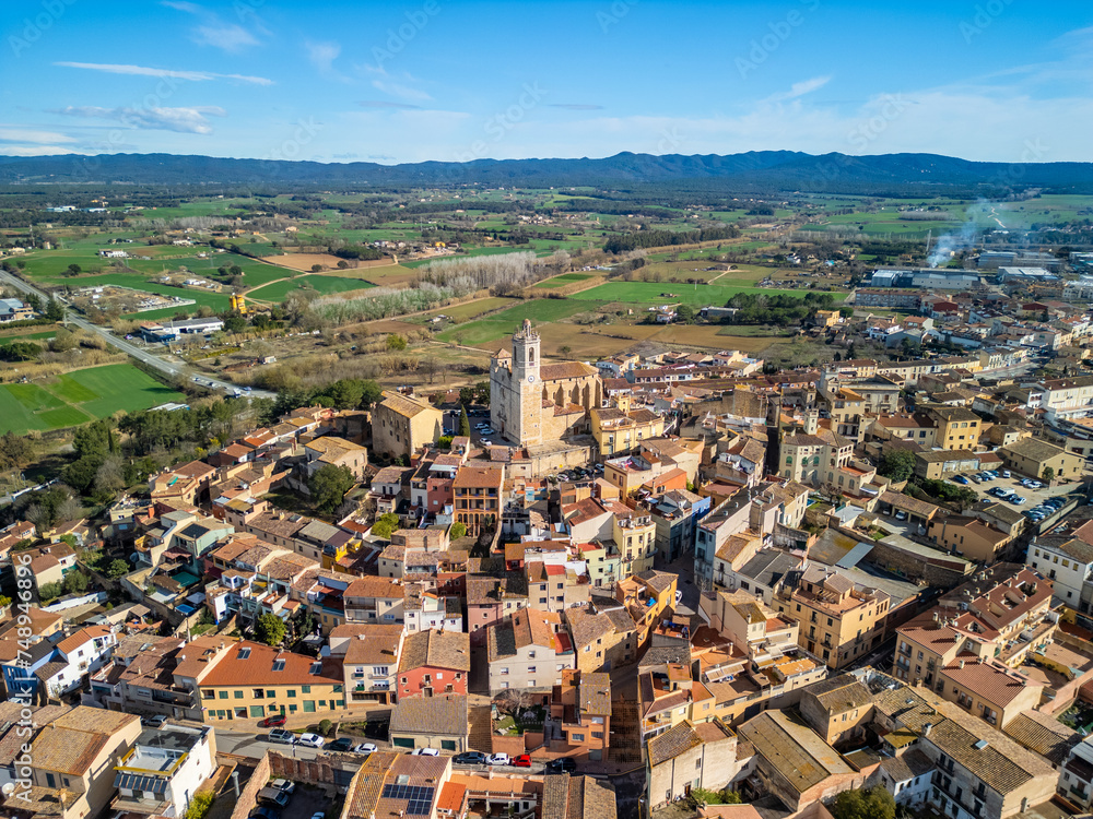 Take a virtual tour above Llagostera and witness the timeless charm of Spain's medieval villages along the picturesque Costa Brava.
