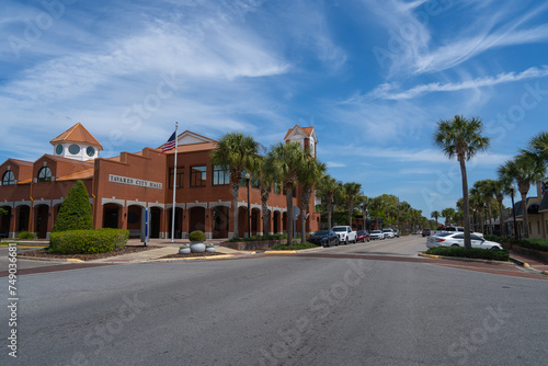 Town of Tavares Florida with city hall