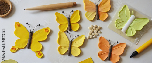 Kids can make butterfly crafts using yellow leaves and plasticine, with arts and crafts ideas for children.