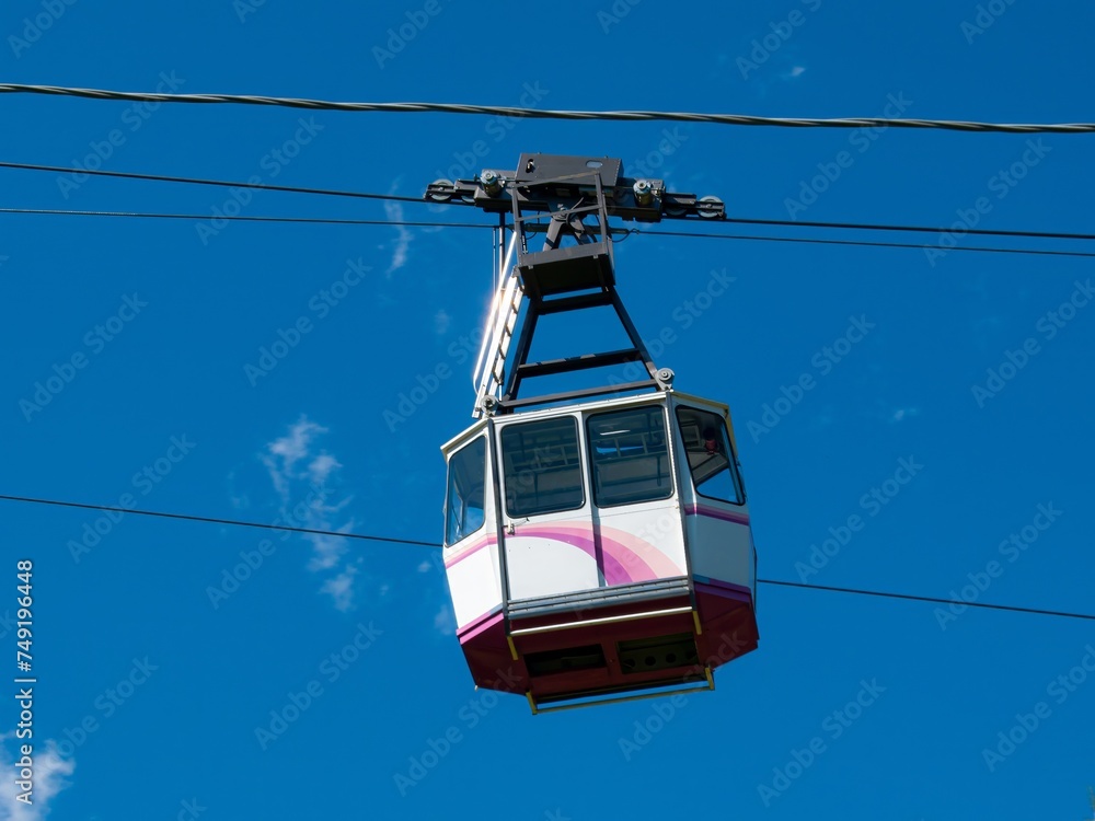 Small cable car in Dorf Tirol above Merano. - obrazy, fototapety, plakaty 