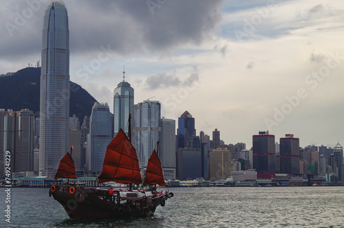 Canvas Print Traditional Chinese junk with red sails and Hong Kong Hongkong skyline in Victor