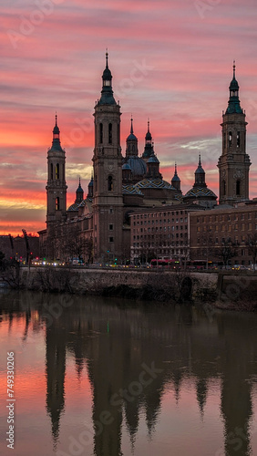 Light and Color in Aragon: The Majestic Sunset in Zaragoza, Witness to the Beauty of the Pilar and the Ebro
