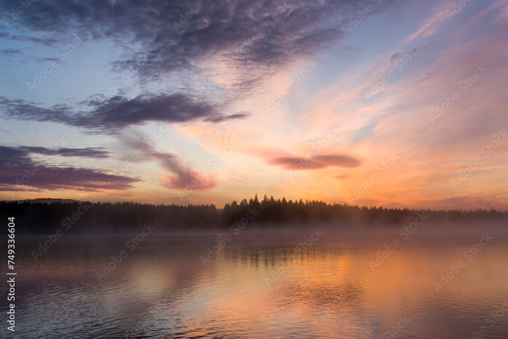 Sonnenaufgang am Piteälven in Schweden	