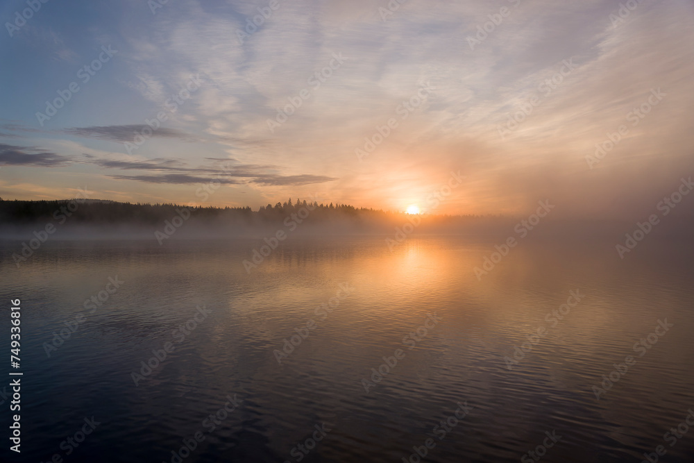 Sonnenaufgang am Piteälven in Schweden	