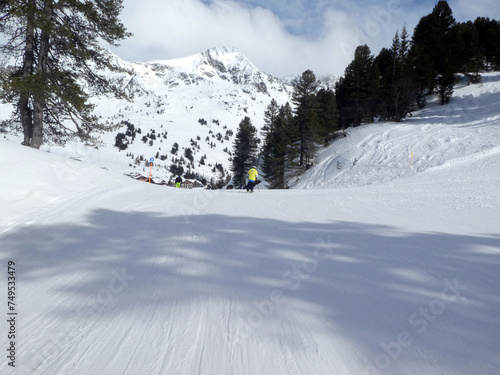 Abfahrt von der Zehnerkarspitze ins Tal photo