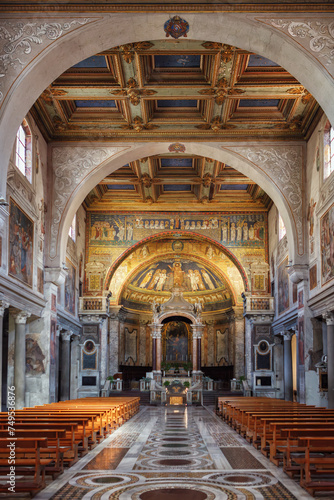 Fotografia Interior of Basilica di Santa Prassede with byzantine mosaics from the years 817