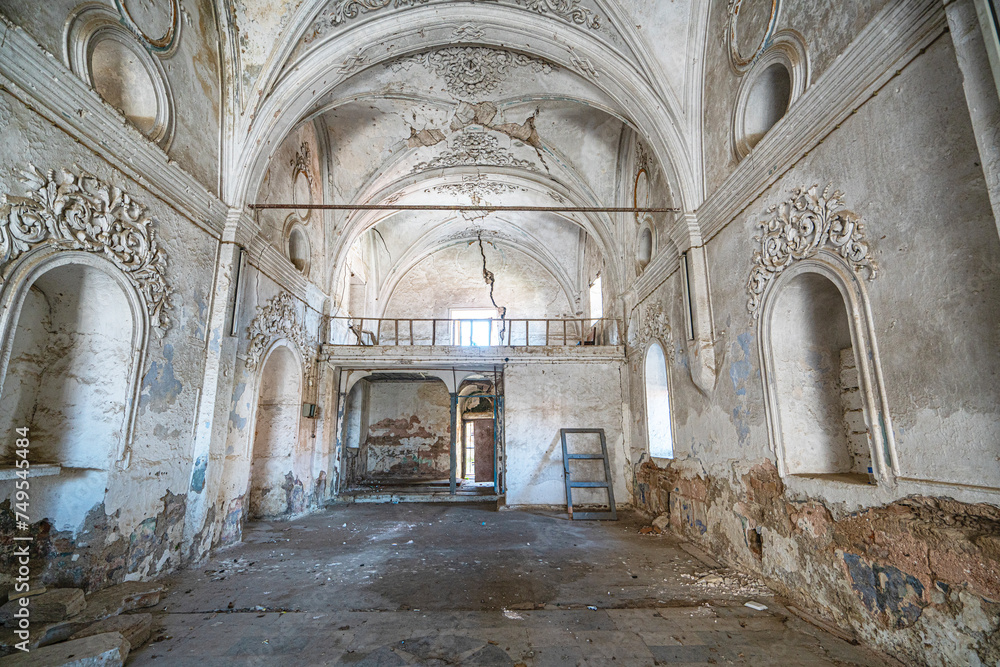 Φωτογραφία The old and abandoned Taxiarchis Church in Mursallı, Germencik, Aydın