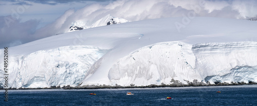 boats approach Antarctica 