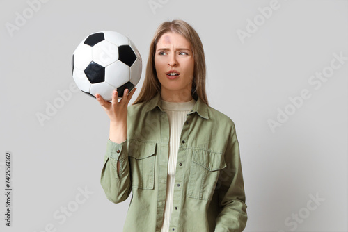 Young woman with brain conc...