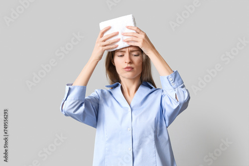 Young woman with brain conc...