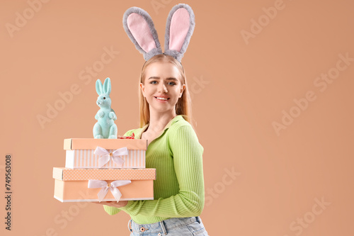 Young girl with Easter bunn...