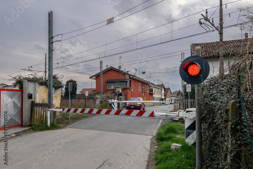 Fotografie Sommariva del Bosco, Italy: Level crossing closed with red light on SFM4 Alba -