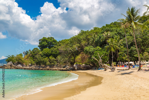 Paradise beach on Phuket © Sergii Figurnyi