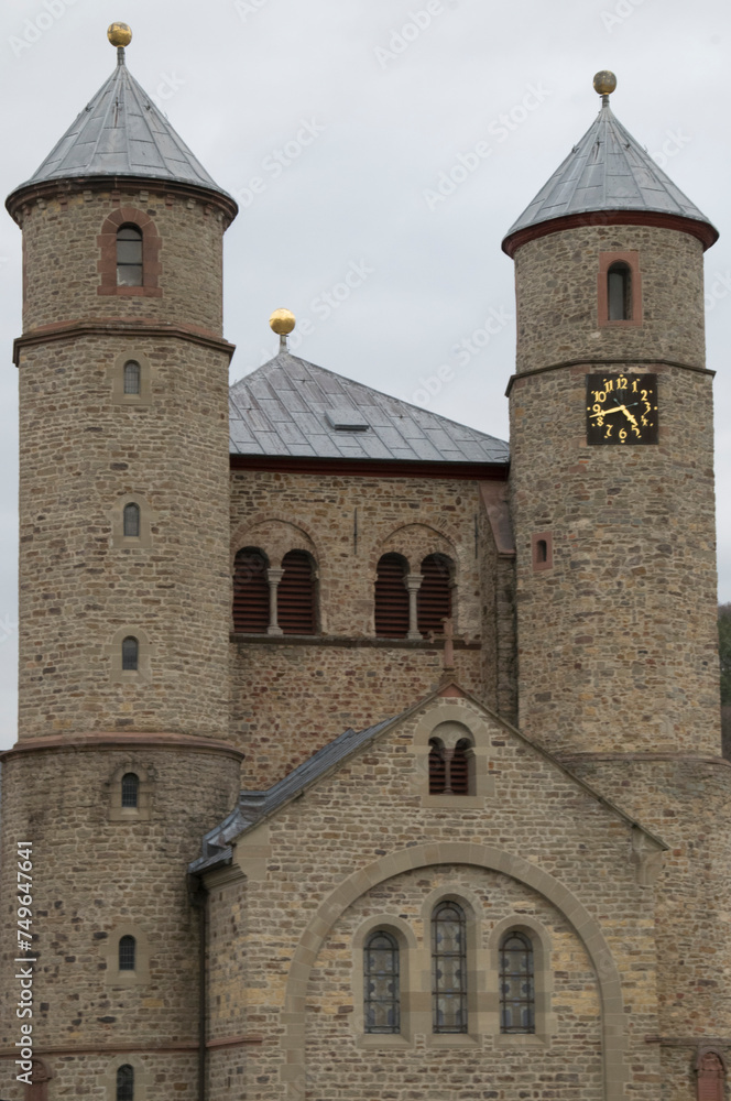 Fassade der Stiftskirche St. Chrysanthus und Daria in Bad Münstereifel