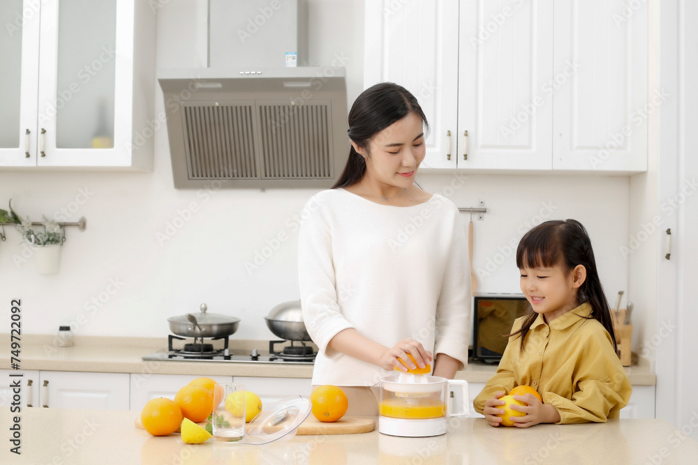 Asian mother making fresh juice with her daughter