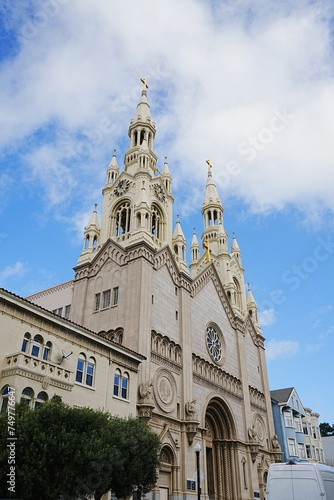 Obraz na płótnie Saints Peter and Paul Church in San Francisco, USA - アメリカ サンフランシスコ 聖ピーター&ポール教会 w salonie