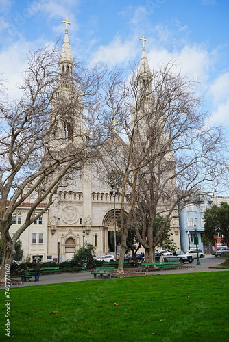 Obraz na płótnie Saints Peter and Paul Church in San Francisco, USA - アメリカ サンフランシスコ 聖ピーター&ポール教会 w salonie