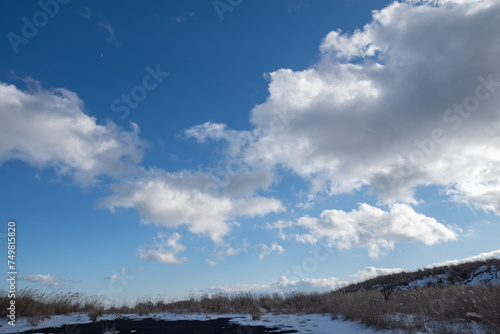 積雪と青い空 © rai