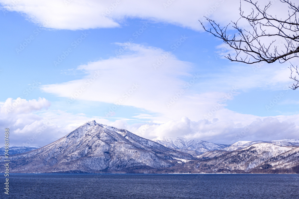北海道千歳市、野鳥の森展望台から眺めた真冬の恵庭岳【2月】